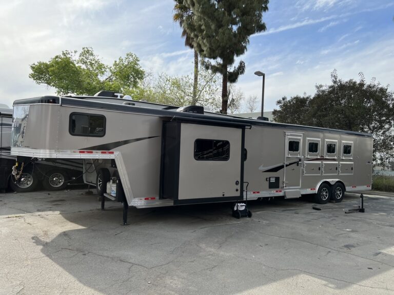 Trailer Repair Shop For Horse Trailers